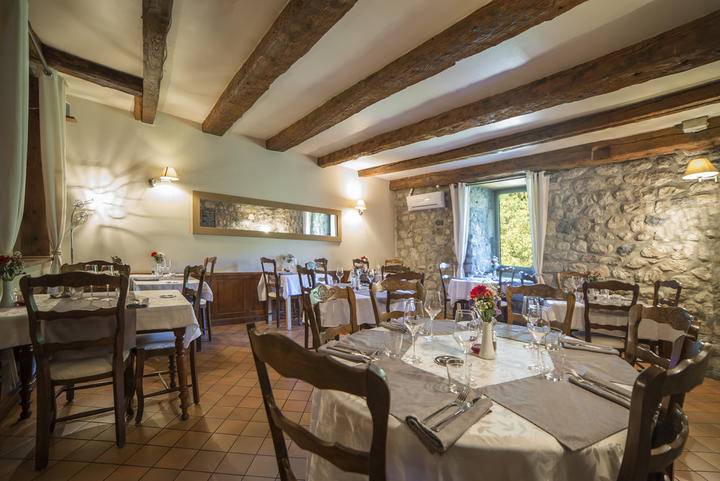 Auberge de Montpezat salle de restaurant