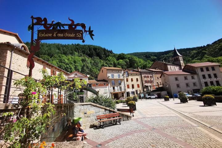 Le village de Saint-Laurent-les-Bains