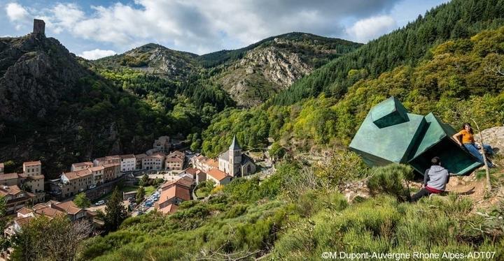 Ligne de partage des eaux La grotte de Cristal - Œuvre de Hehe