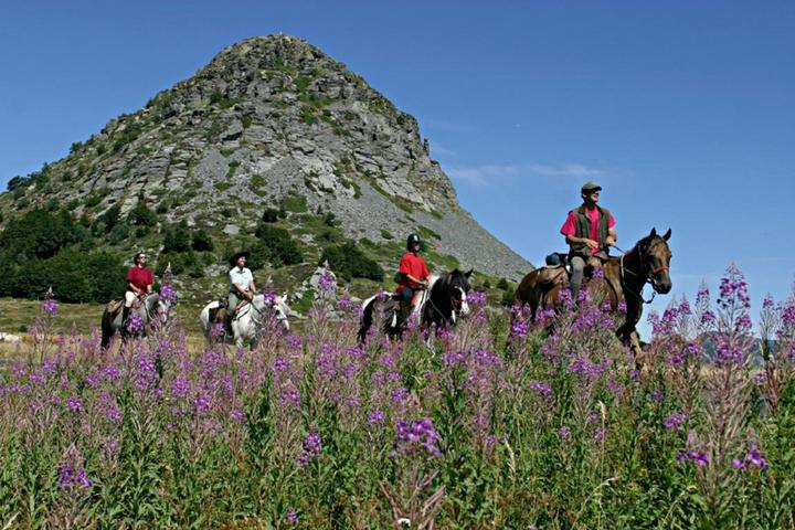 randonnée cheval montagne ardéchoise